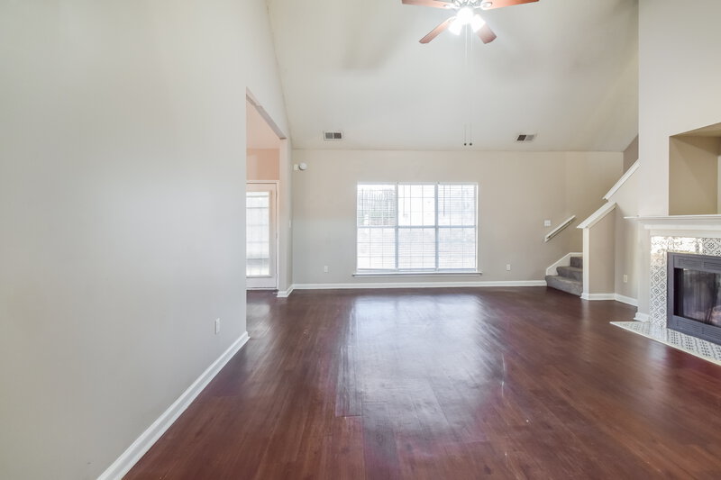 2,925/Mo, 10222 Green Moss Dr N Cordova, TN 38018 Living Room View