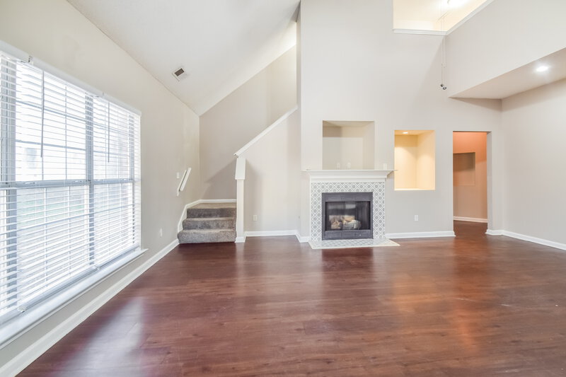 2,925/Mo, 10222 Green Moss Dr N Cordova, TN 38018 Living Room View 2