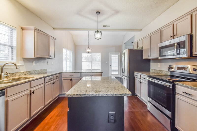 2,925/Mo, 10222 Green Moss Dr N Cordova, TN 38018 Kitchen View