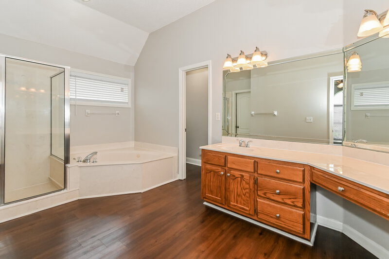 2,880/Mo, 7389 Ivy Trails Cv Olive Branch, MS 38654 Main Bathroom View