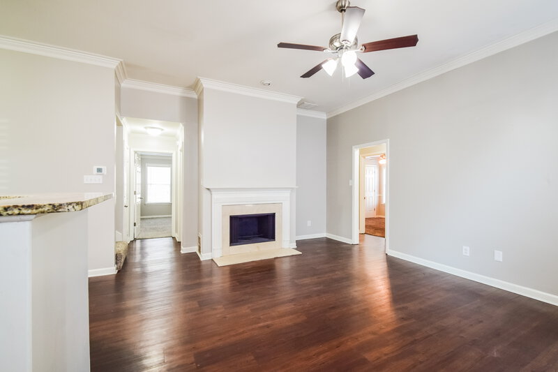 2,130/Mo, 4051 Bordeaux Ridge Cv S Memphis, TN 38125 Living Room View 2