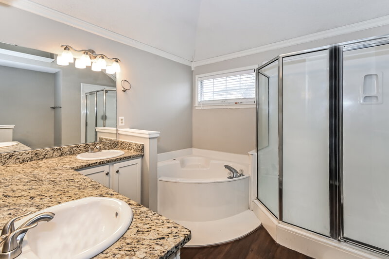 3,730/Mo, 4051 Bordeaux Ridge Cv S Memphis, TN 38125 Main Bathroom View