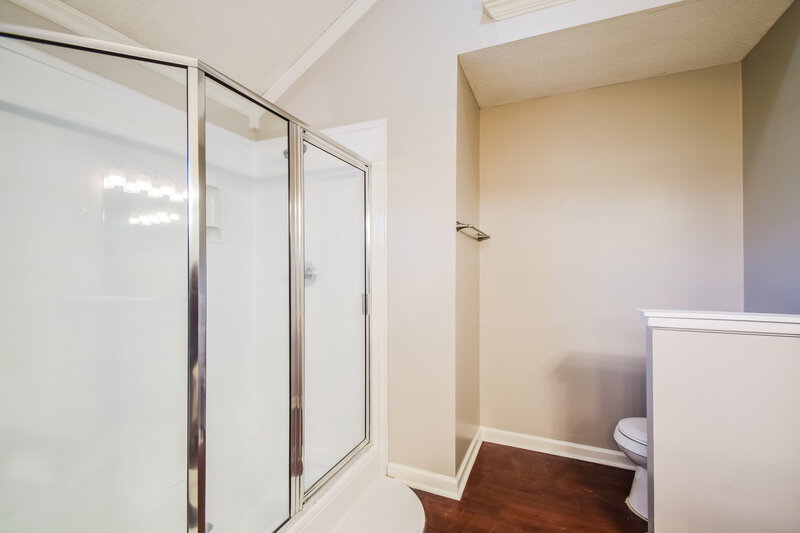 2,130/Mo, 4051 Bordeaux Ridge Cv S Memphis, TN 38125 Main Bathroom View