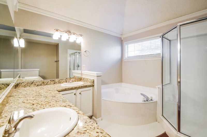 2,130/Mo, 4051 Bordeaux Ridge Cv S Memphis, TN 38125 Main Bathroom View 2