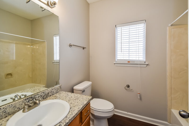 1,740/Mo, 1015 Cassabella Cv Memphis, TN 38018 Bathroom View