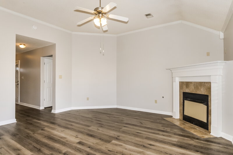 1,790/Mo, 4230 Ravenwood Dr N Horn Lake, MS 38637 Living Room View