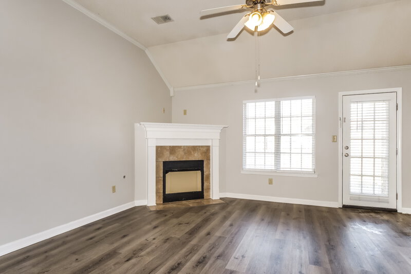 1,790/Mo, 4230 Ravenwood Dr N Horn Lake, MS 38637 Living Room View 2