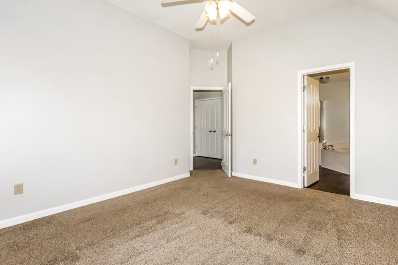 1,790/Mo, 4230 Ravenwood Dr N Horn Lake, MS 38637 Main Bedroom View 2