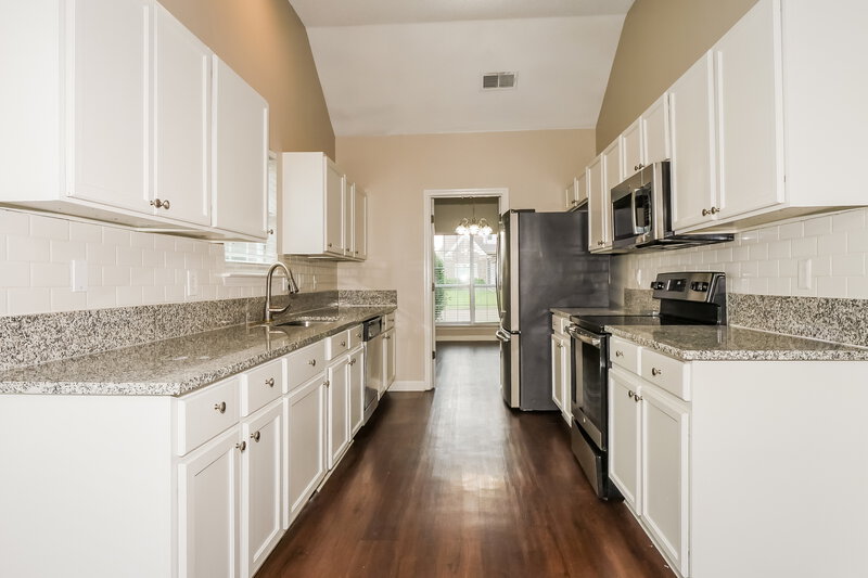 2,175/Mo, 9093 Weeping Cherry Ln Memphis, TN 38016 Kitchen View