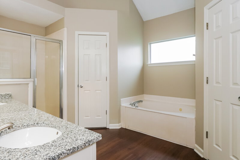 2,175/Mo, 9093 Weeping Cherry Ln Memphis, TN 38016 Main Bathroom View