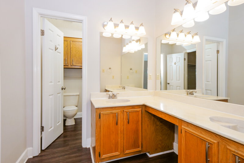 1,855/Mo, 7159 Eastover Blvd Olive Branch, MS 38654 Main Bathroom View