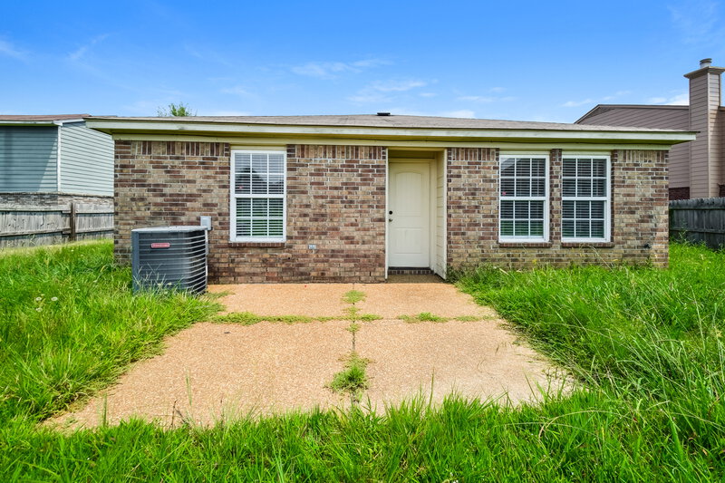 1,665/Mo, 4613 Sweet Whisper Ln Memphis, TN 38125 Rear View