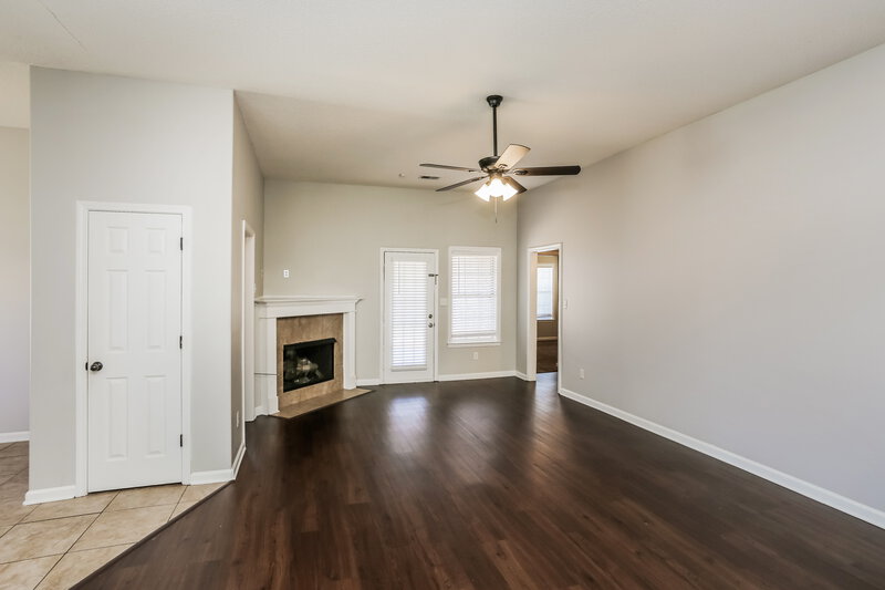 2,080/Mo, 5740 Bedford Loop E Southaven, MS 38672 Living Room View