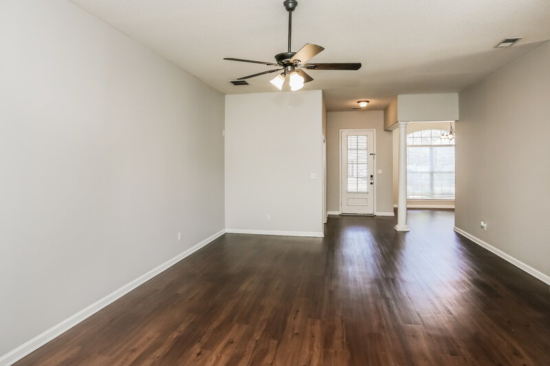 2,080/Mo, 5740 Bedford Loop E Southaven, MS 38672 Living Room View 2