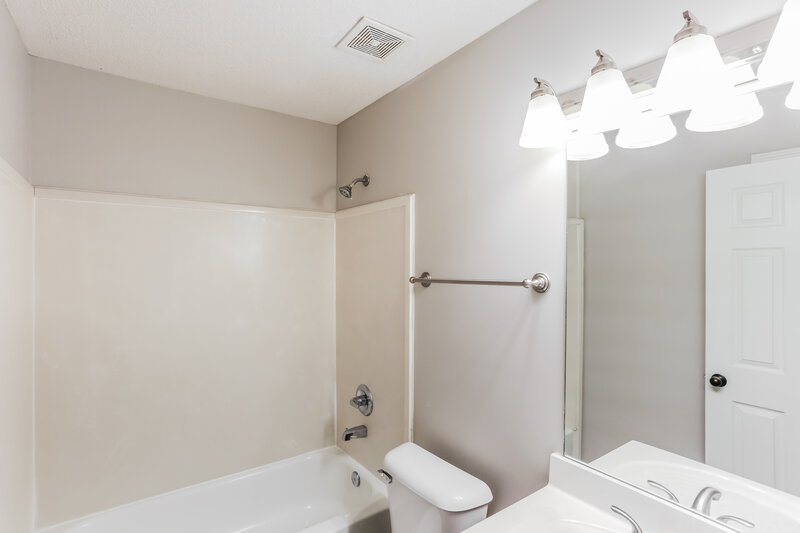 2,080/Mo, 5740 Bedford Loop E Southaven, MS 38672 Bathroom View