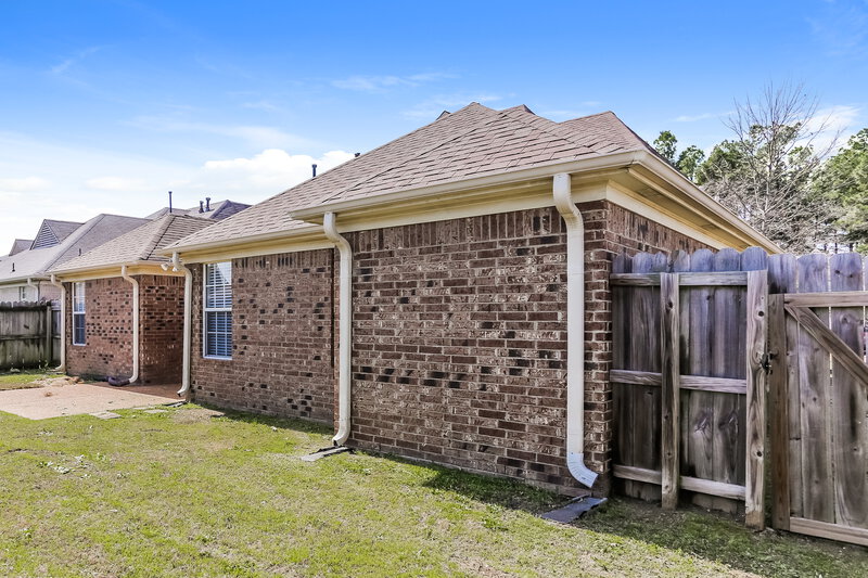 2,080/Mo, 5740 Bedford Loop E Southaven, MS 38672 Rear View