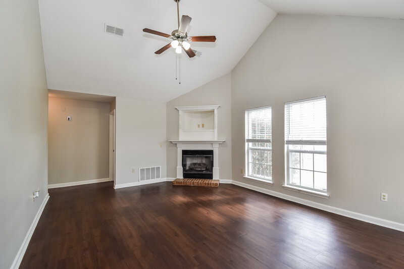 2,800/Mo, 200 Gaslight Cv Hernando, MS 38632 Living Room View