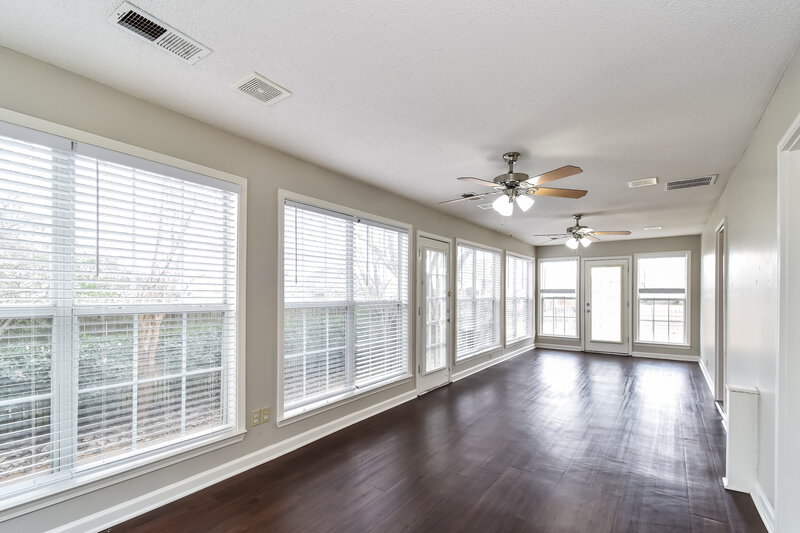 2,800/Mo, 200 Gaslight Cv Hernando, MS 38632 Sun Room View