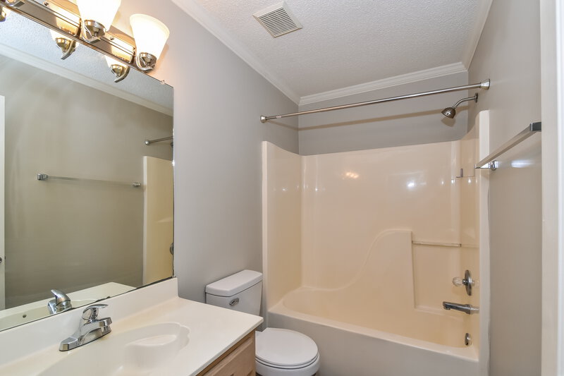 2,800/Mo, 200 Gaslight Cv Hernando, MS 38632 Main Bathroom View