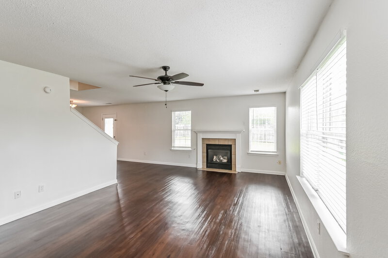 1,760/Mo, 7338 Green Ash Dr Olive Branch, MS 38654 Living Room View 2