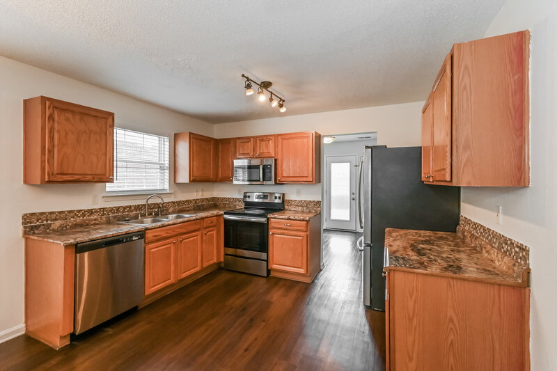 1,760/Mo, 7338 Green Ash Dr Olive Branch, MS 38654 Kitchen View 2