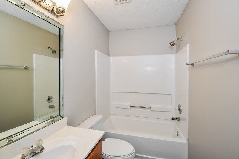 1,865/Mo, 7457 Lee Ann Dr Horn Lake, MS 38637 Bathroom View
