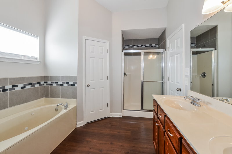 2,170/Mo, 6527 Sandbourne E Olive Branch, MS 38654 Main Bathroom View