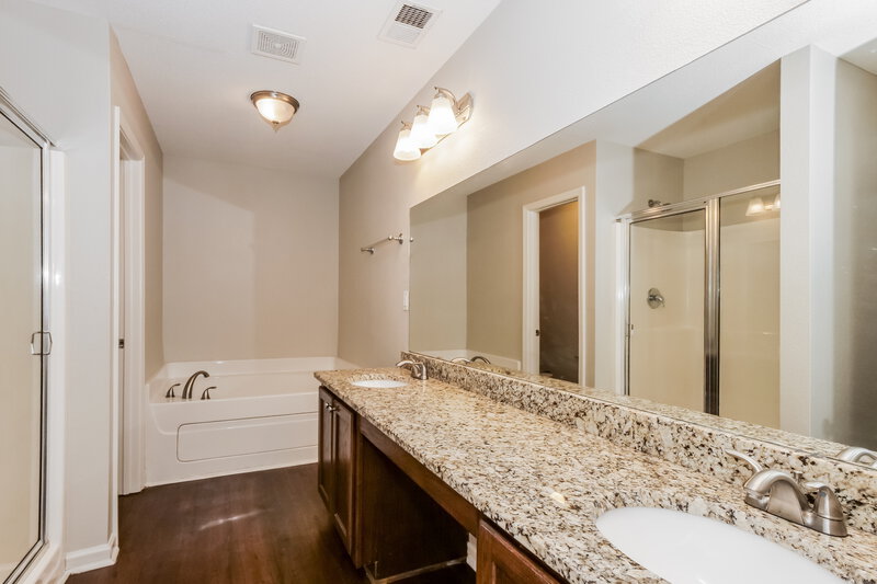 1,795/Mo, 9999 Chariden Drive Cordova, TN 38016 Main Bathroom View