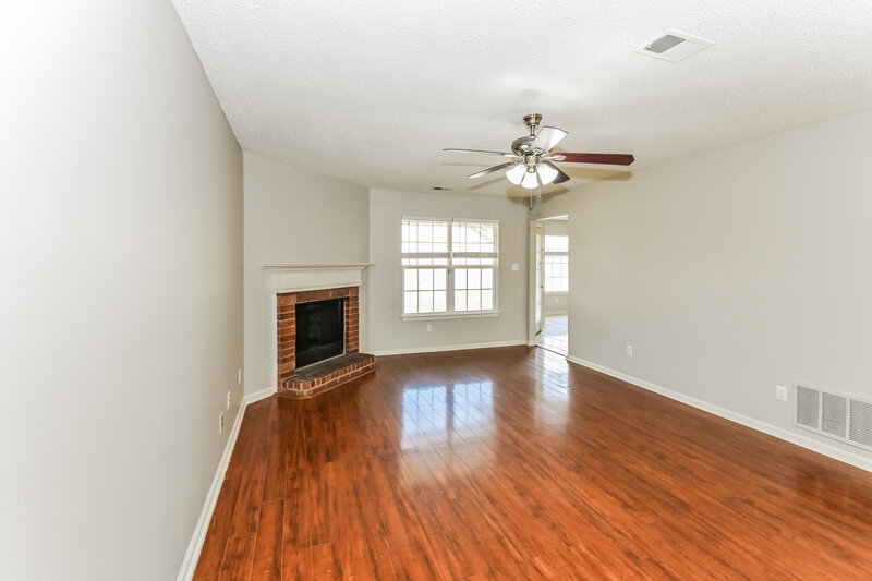 2,640/Mo, 7778 Lowrance Road Memphis, TN 38125 Living Room View 2