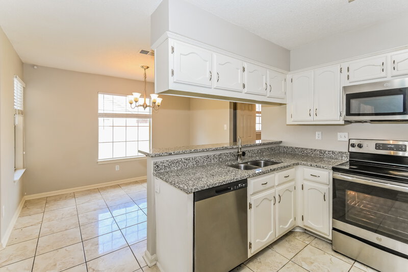 2,640/Mo, 7778 Lowrance Road Memphis, TN 38125 Kitchen View