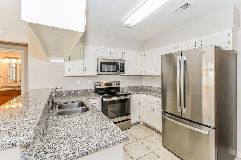 2,640/Mo, 7778 Lowrance Road Memphis, TN 38125 Kitchen View 2