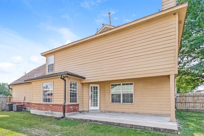 2,640/Mo, 7778 Lowrance Road Memphis, TN 38125 Rear View
