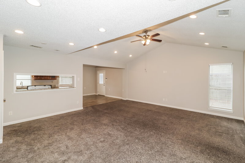 1,650/Mo, 6124 Kensington Cir Horn Lake, MS 38637 Living Room View 2