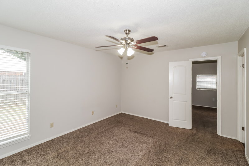 1,650/Mo, 6124 Kensington Cir Horn Lake, MS 38637 Main Bedroom View