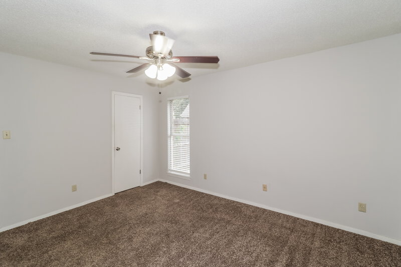 1,650/Mo, 6124 Kensington Cir Horn Lake, MS 38637 Main Bedroom View 2