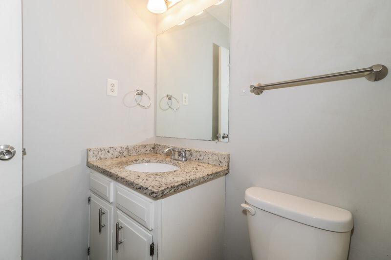 1,650/Mo, 6124 Kensington Cir Horn Lake, MS 38637 Main Bathroom View