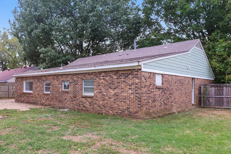 1,650/Mo, 6124 Kensington Cir Horn Lake, MS 38637 Rear View