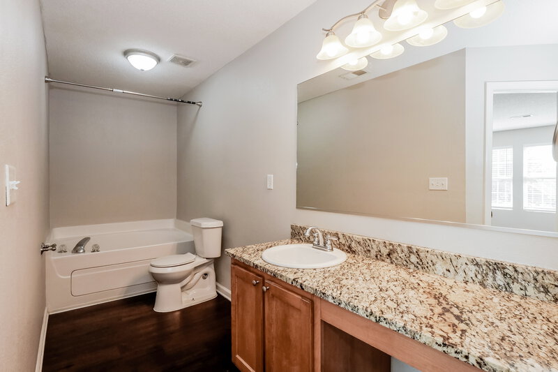1,745/Mo, 10060 Nolton Cir Cordova, TN 38016 Bathroom View