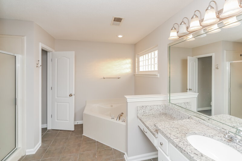 2,195/Mo, 2386 Ansley Park Ln Southaven, MS 38672 Main Bathroom View