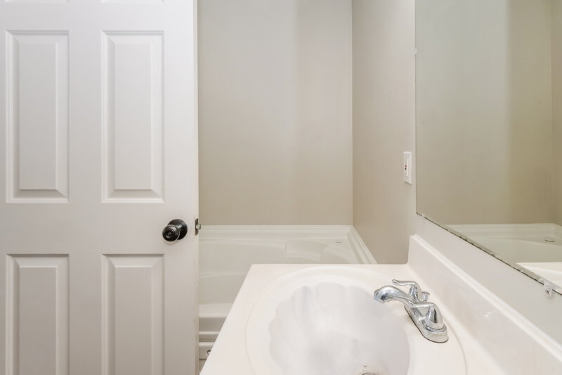 1,790/Mo, 7292 Green Ash Dr Olive Branch, MS 38654 Main Bathroom View