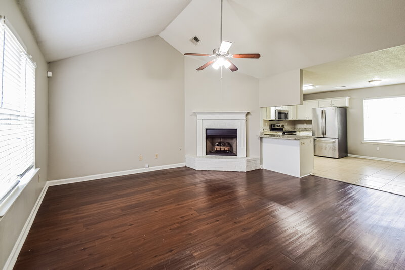 1,615/Mo, 4506 Shadow Hollow Dr Horn Lake, MS 38637 Living Room View