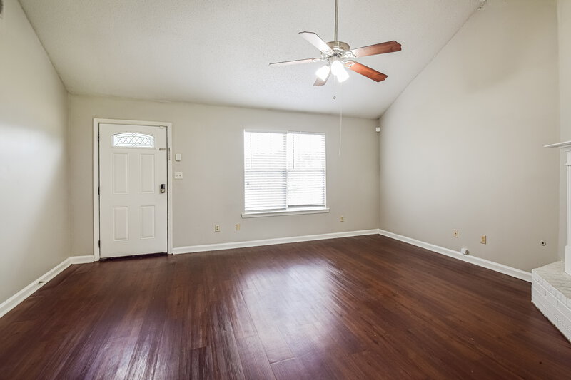 1,615/Mo, 4506 Shadow Hollow Dr Horn Lake, MS 38637 Living Room View 2