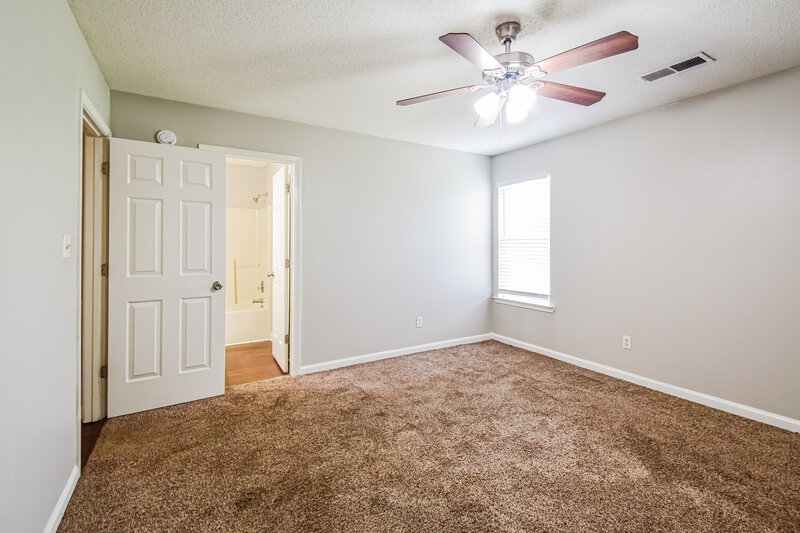 1,615/Mo, 4506 Shadow Hollow Dr Horn Lake, MS 38637 Main Bedroom View