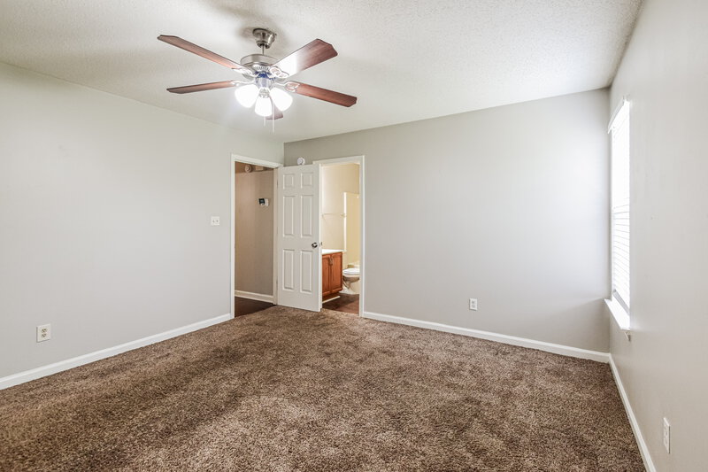 1,615/Mo, 4506 Shadow Hollow Dr Horn Lake, MS 38637 Main Bedroom View 2