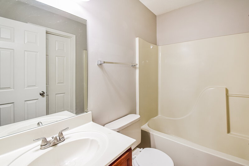 1,615/Mo, 4506 Shadow Hollow Dr Horn Lake, MS 38637 Main Bathroom View