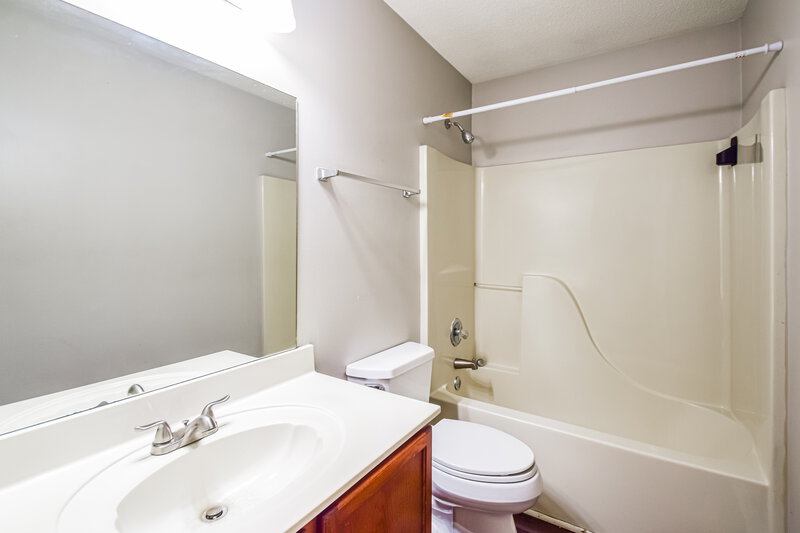 1,615/Mo, 4506 Shadow Hollow Dr Horn Lake, MS 38637 Bathroom View