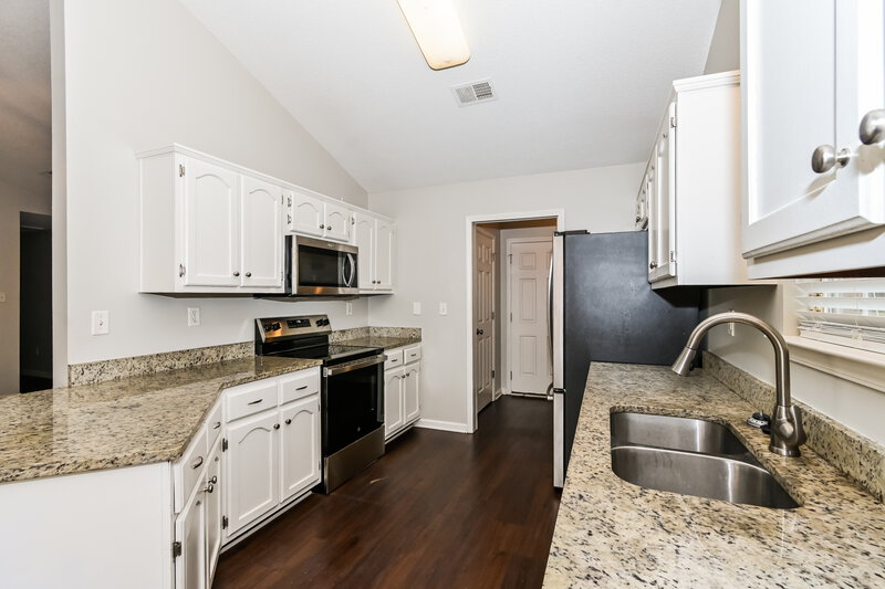 2,660/Mo, 2509 Russum Dr Southaven, MS 38672 Kitchen View 2