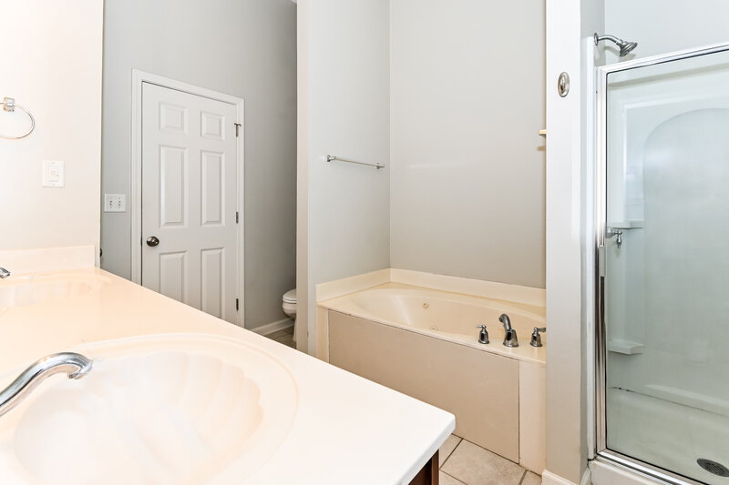 2,660/Mo, 2509 Russum Dr Southaven, MS 38672 Main Bathroom View