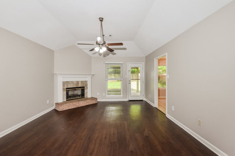 2,090/Mo, 5554 Harvey Pointe Ln Memphis, TN 38125 Living Room View