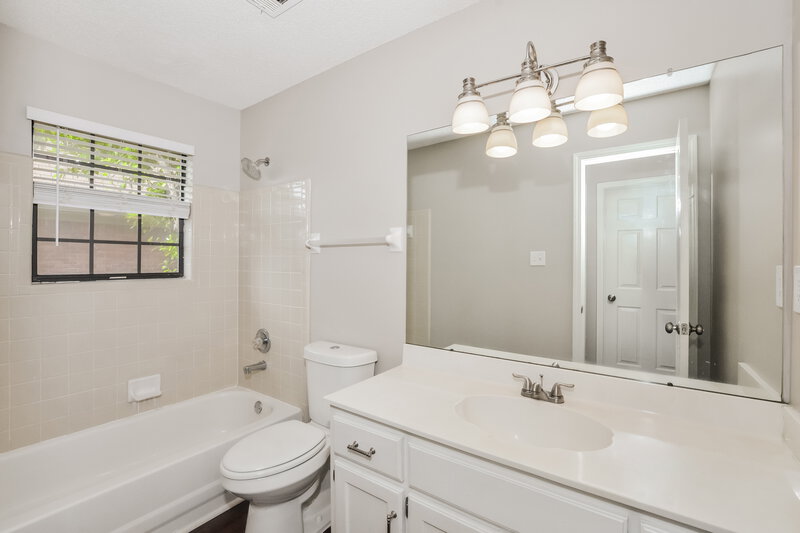 2,090/Mo, 5554 Harvey Pointe Ln Memphis, TN 38125 Bathroom View